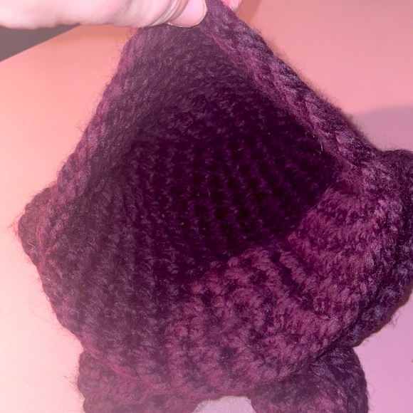 Never worn knit cap by an artisan, bought at a farmer’s market. Soft wool. - Picture 3 of 5